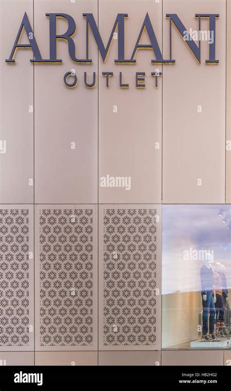 usine armani en italie